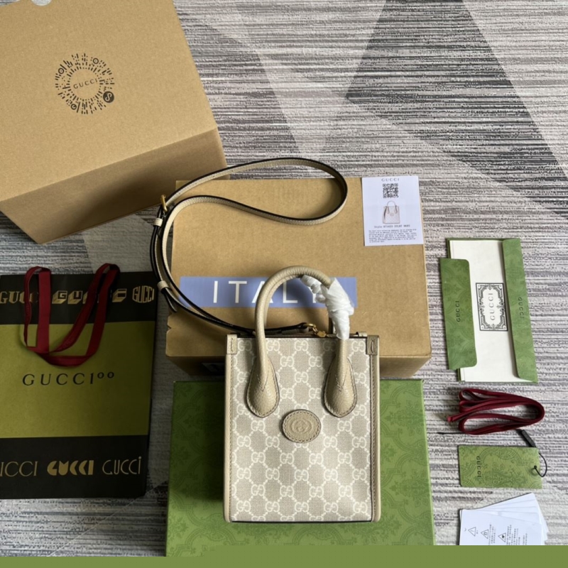 G*u*i shopping bags